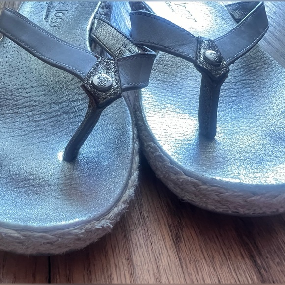 Womens Tommy Bahamas boat floating sandals flip flops white and gold sz 7 - Picture 2 of 9